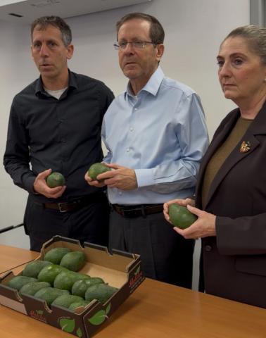 נשיא המדינה ורעיתו עם ראש מועצה איזורית גליל עליון מר אסף לנגלבן